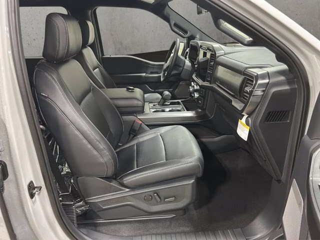 2026 Oxford White Ford F-150 Lariat Black Appearance 4X4 Truck