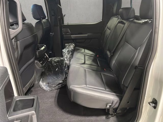 2026 Oxford White Ford F-150 Lariat Black Appearance 4X4 Truck