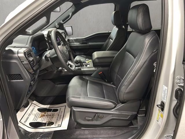 2026 Oxford White Ford F-150 Lariat Black Appearance 4X4 Truck