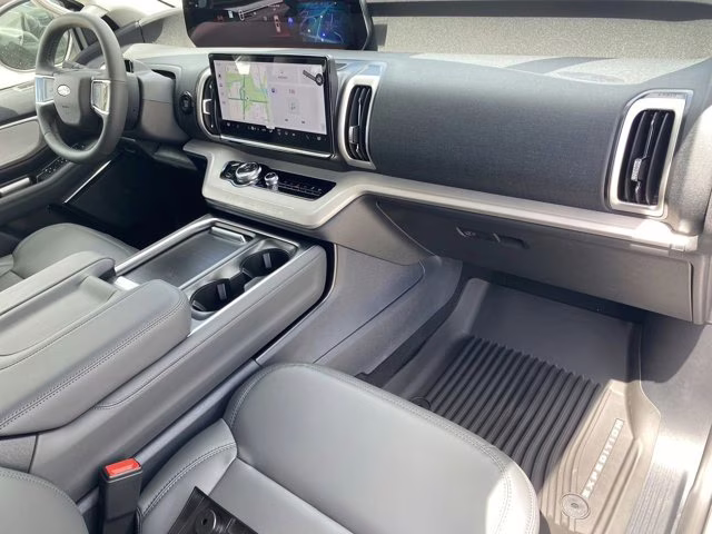 2026 Space Silver Metallic Ford Expedition Active RWD SUV