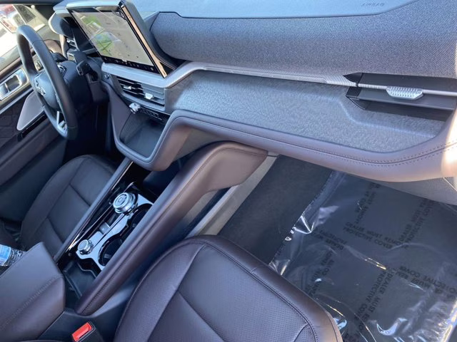 2026 Star White Metallic Tri-Coat Ford Explorer Platinum 4X4 SUV