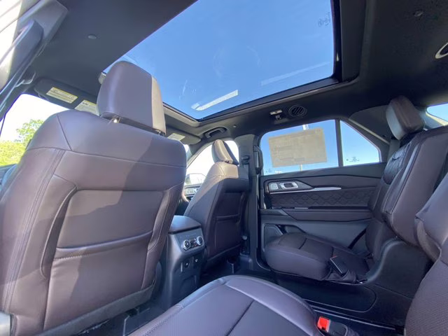 2026 Star White Metallic Tri-Coat Ford Explorer Platinum 4X4 SUV