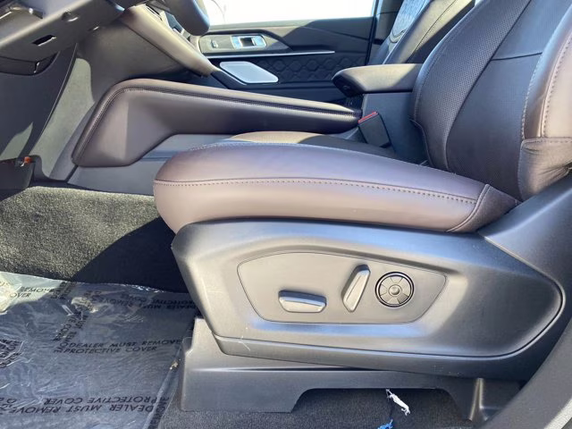 2026 Star White Metallic Tri-Coat Ford Explorer Platinum 4X4 SUV