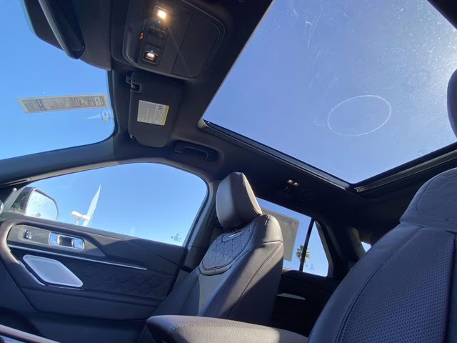 2026 Star White Metallic Tri-Coat Ford Explorer Platinum 4X4 SUV