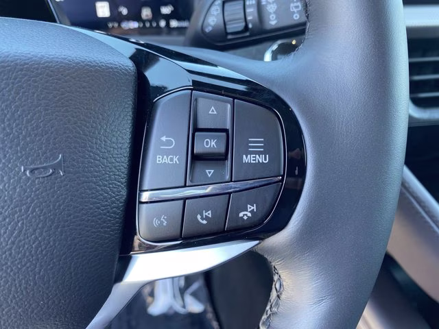 2026 Star White Metallic Tri-Coat Ford Explorer Platinum 4X4 SUV