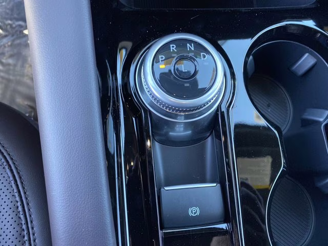 2026 Star White Metallic Tri-Coat Ford Explorer Platinum 4X4 SUV