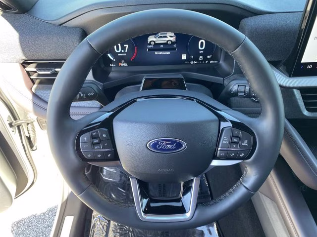 2026 Star White Metallic Tri-Coat Ford Explorer Platinum 4X4 SUV