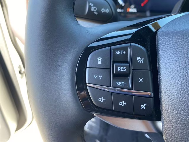 2026 Star White Metallic Tri-Coat Ford Explorer Platinum 4X4 SUV