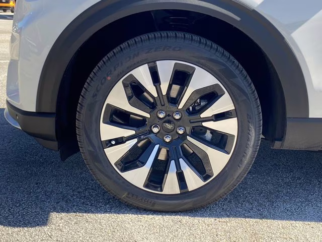 2026 Star White Metallic Tri-Coat Ford Explorer Platinum 4X4 SUV
