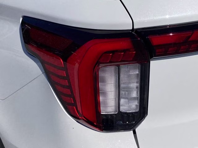 2026 Star White Metallic Tri-Coat Ford Explorer Platinum 4X4 SUV