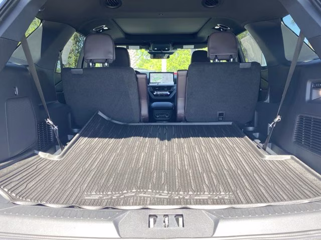 2026 Star White Metallic Tri-Coat Ford Explorer Platinum 4X4 SUV