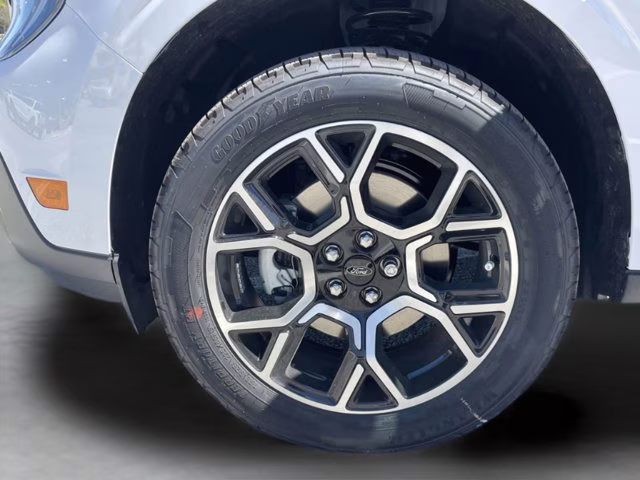 2026 Oxford White Ford Maverick LARIAT AWD Truck