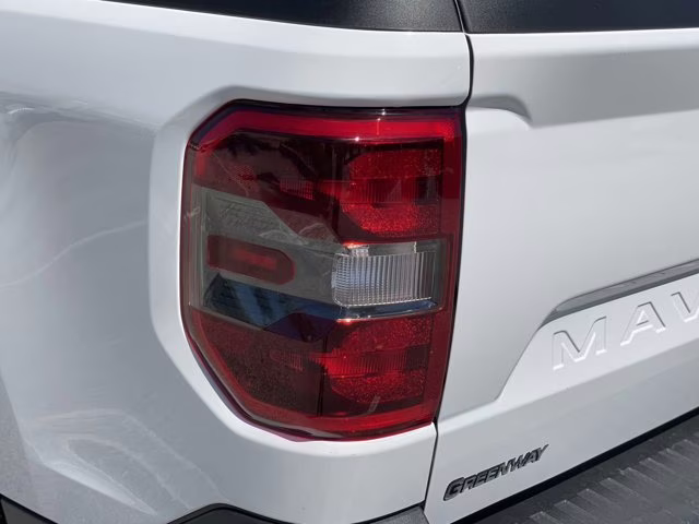 2026 Oxford White Ford Maverick LARIAT AWD Truck