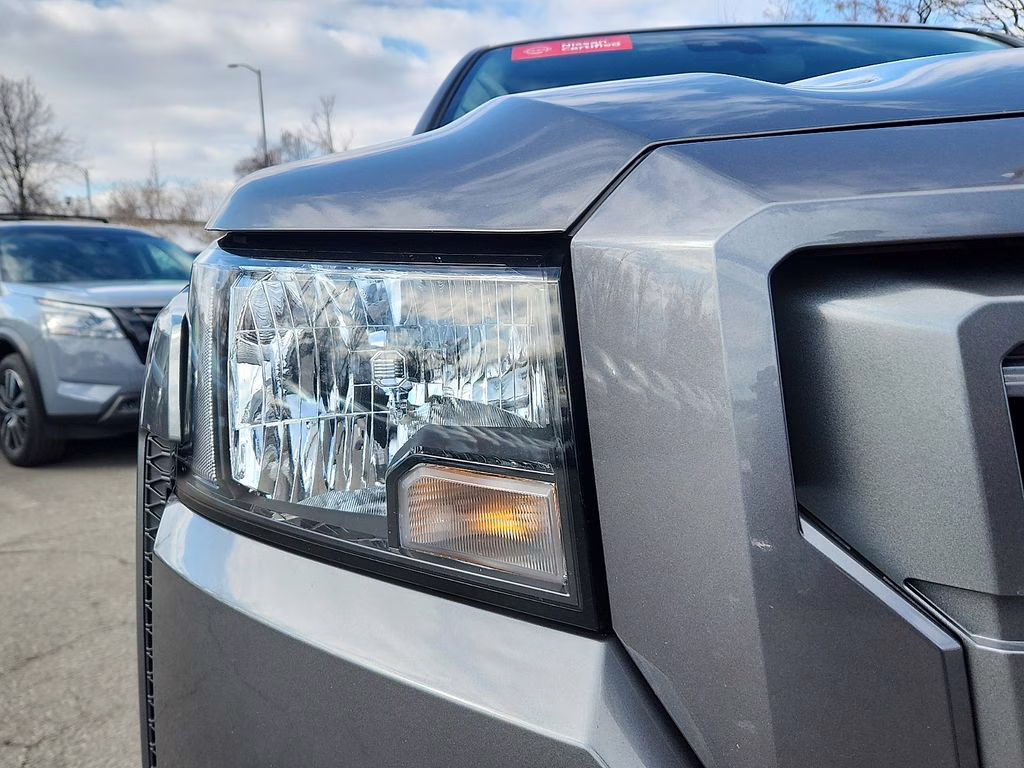 2023 Gun Metallic Nissan Frontier SV 4X4 Truck