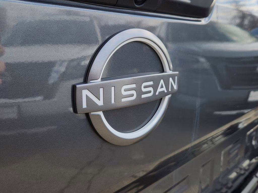 2023 Gun Metallic Nissan Frontier SV 4X4 Truck
