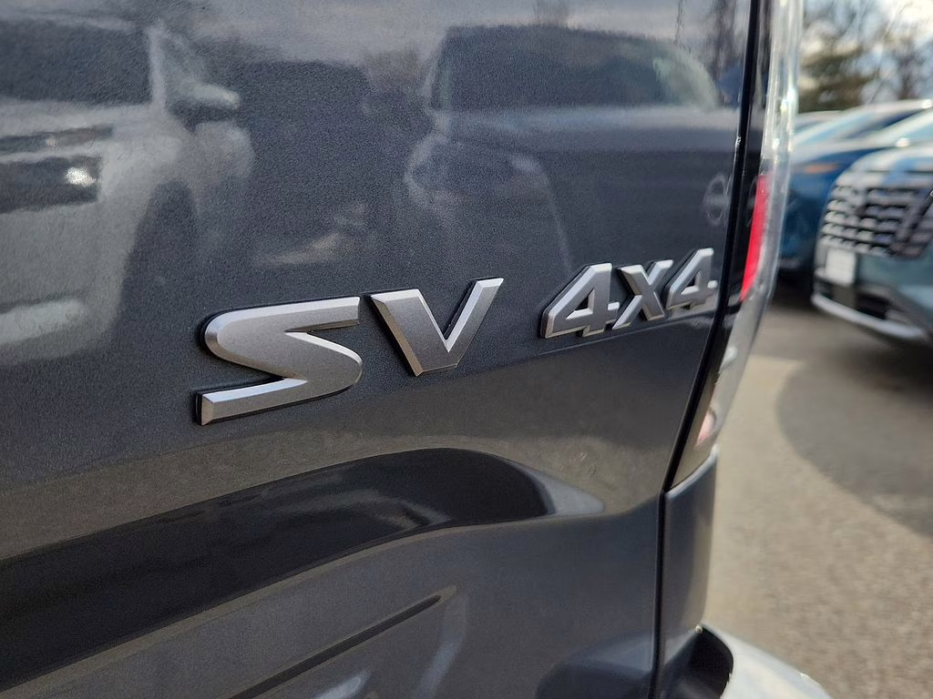 2023 Gun Metallic Nissan Frontier SV 4X4 Truck