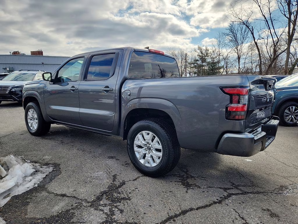 2023 Gun Metallic Nissan Frontier SV 4X4 Truck