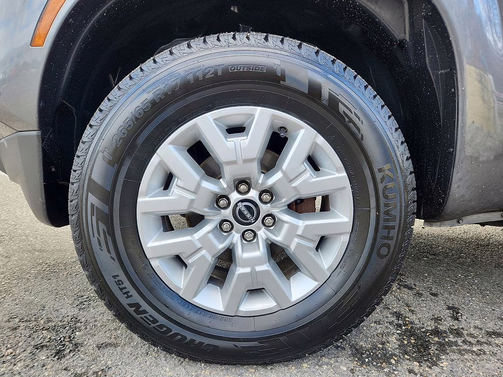 2023 Gun Metallic Nissan Frontier SV 4X4 Truck