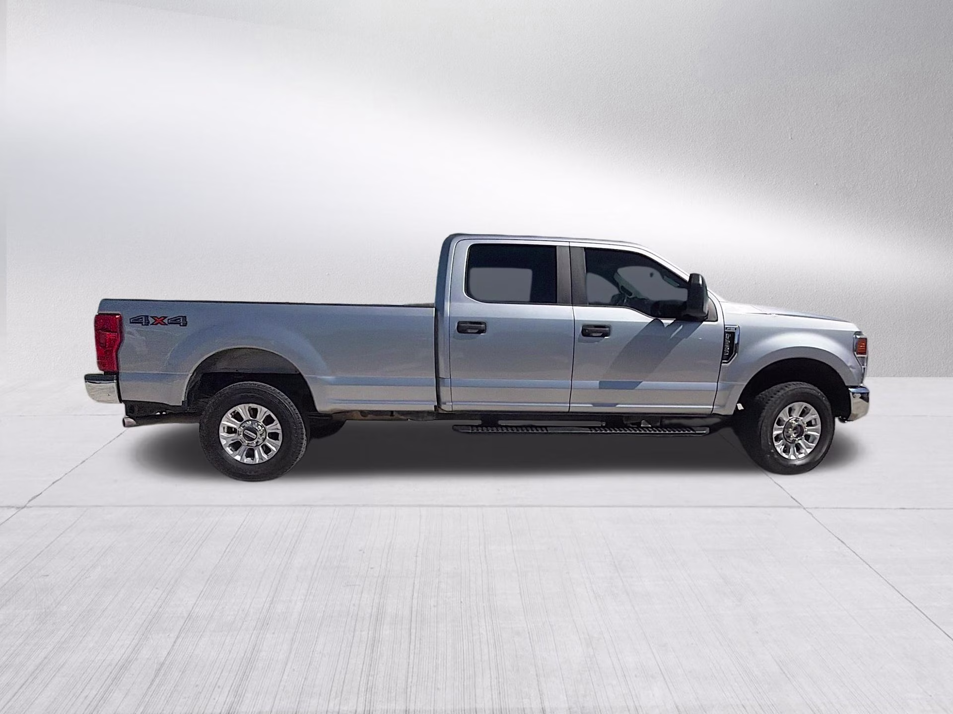 2022 Iconic Silver Metallic Ford Super Duty F-250 SRW XL 4X4 Truck