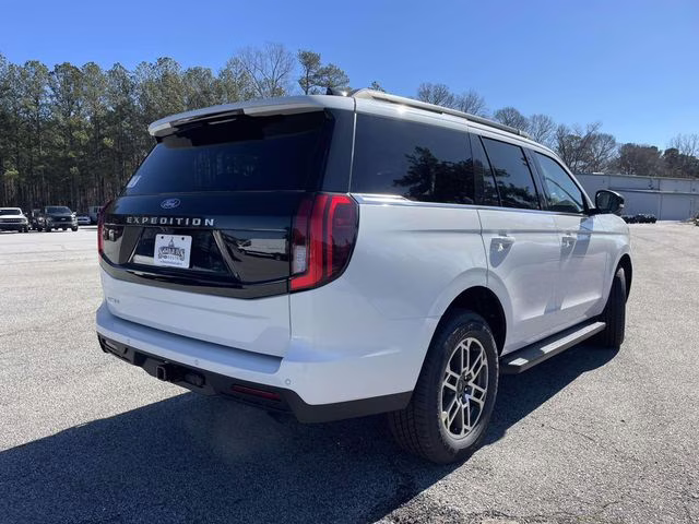 2026 White Metallic Ford Expedition Active RWD SUV