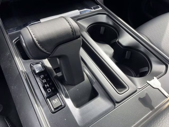 2026 Avalanche Ford F-150 Lariat 4X4 Truck