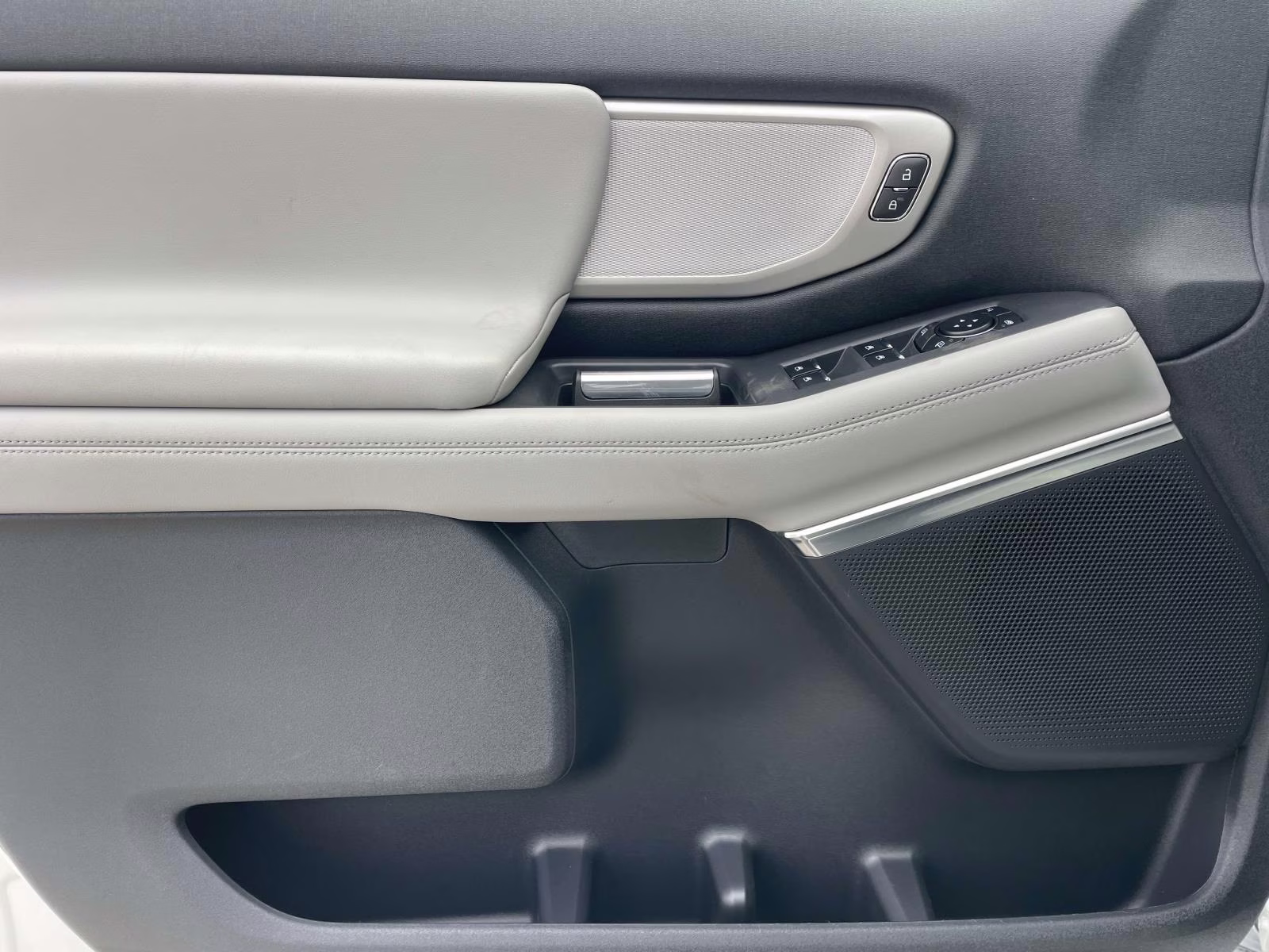 2026 White Metallic Ford Expedition Active 4X4 SUV