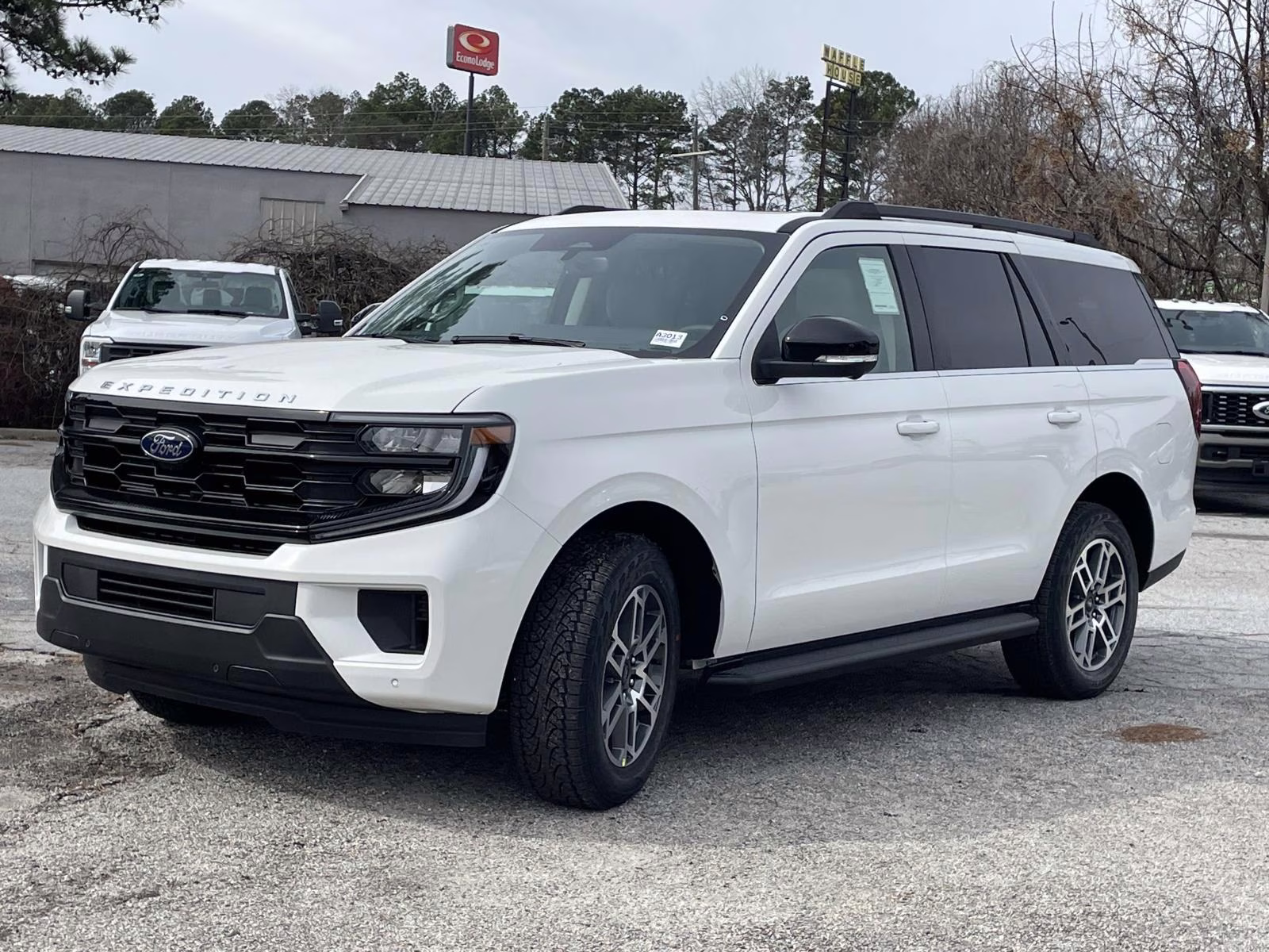 2026 White Metallic Ford Expedition Active 4X4 SUV