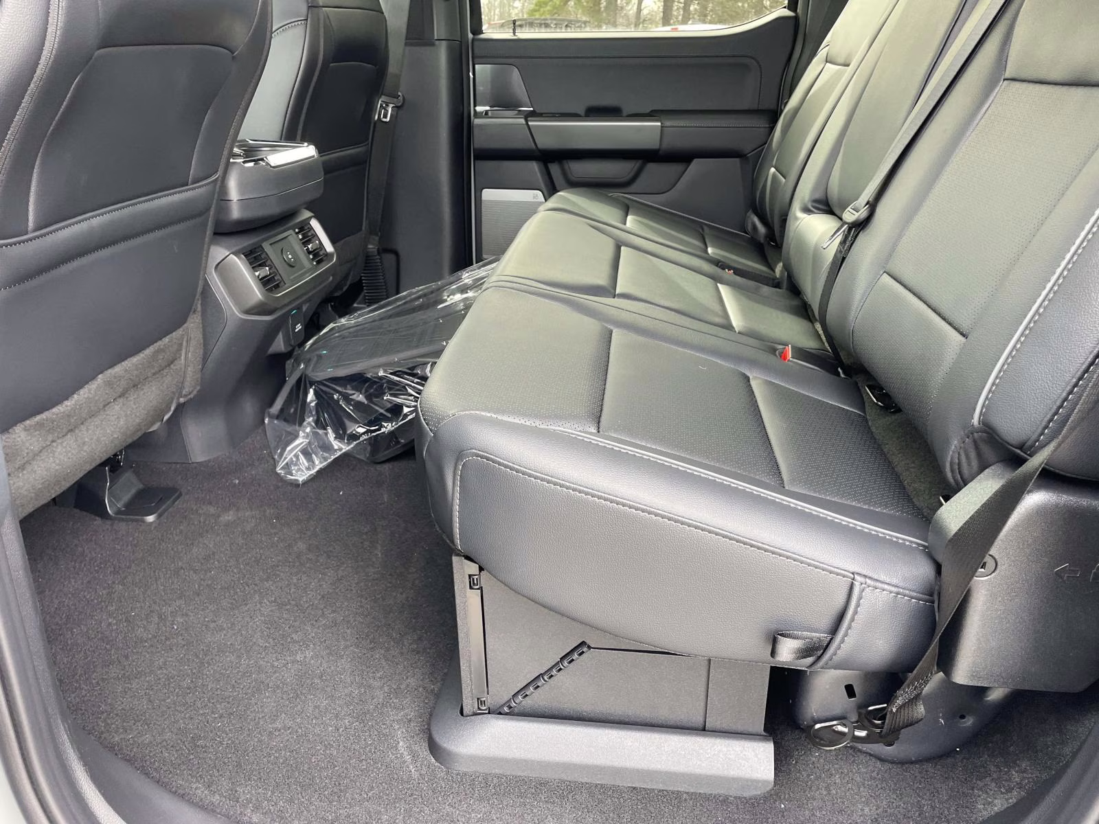 2026 Avalanche Ford F-150 Lariat 4X4 Truck