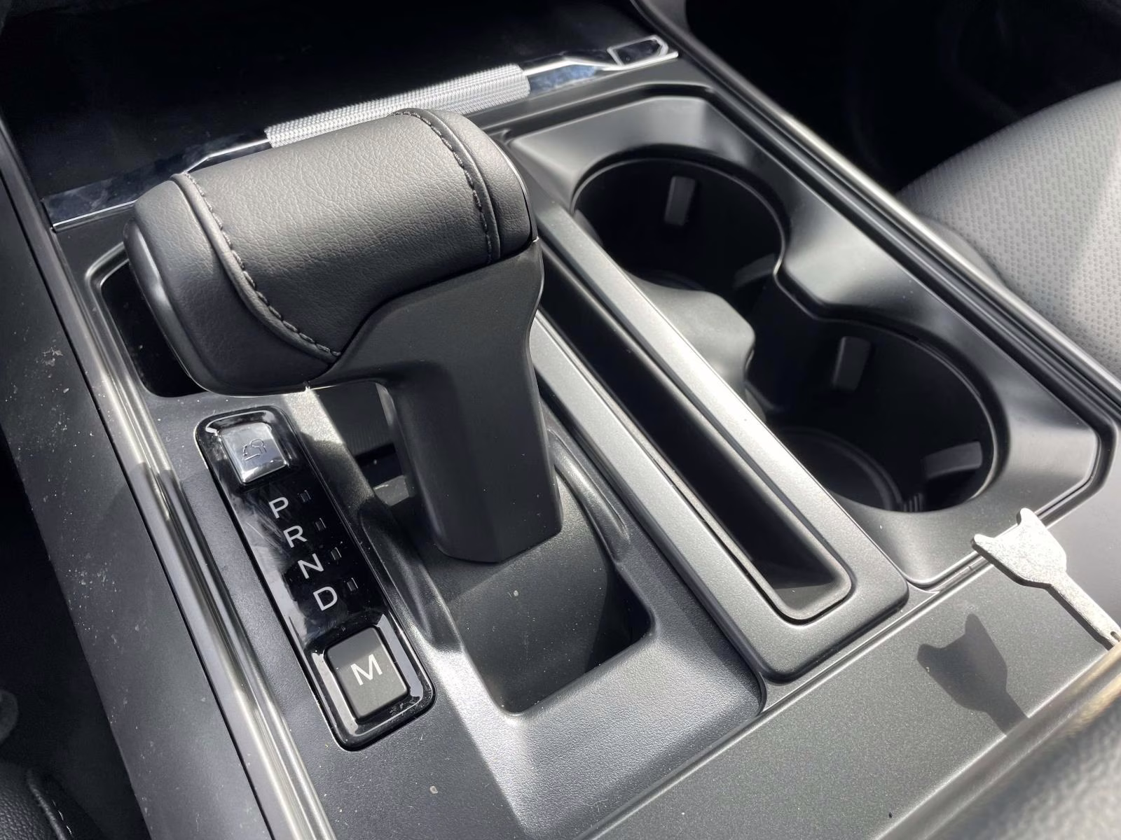 2026 Avalanche Ford F-150 Lariat 4X4 Truck