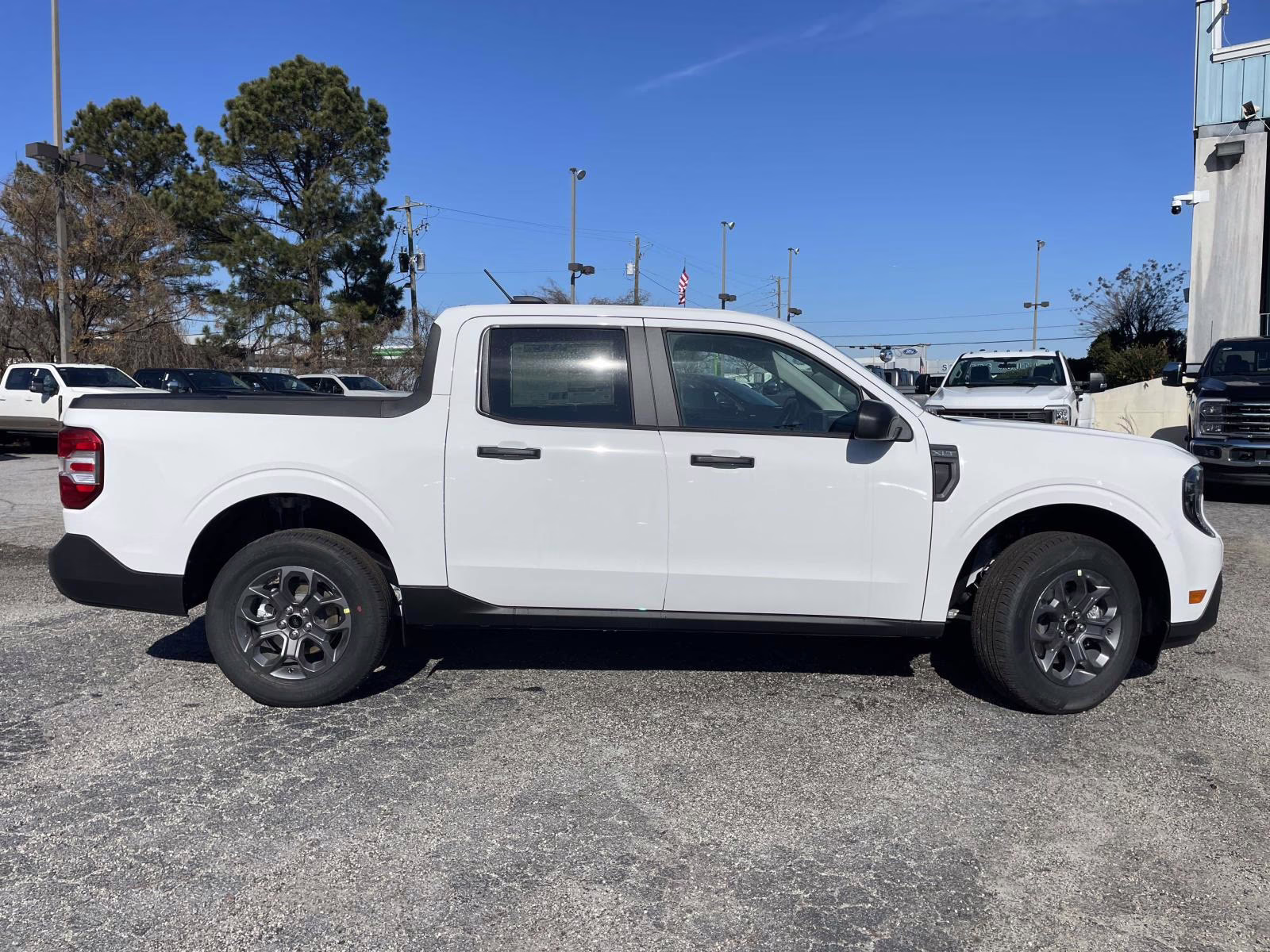 2026 Oxford White Ford Maverick XLT FWD Truck