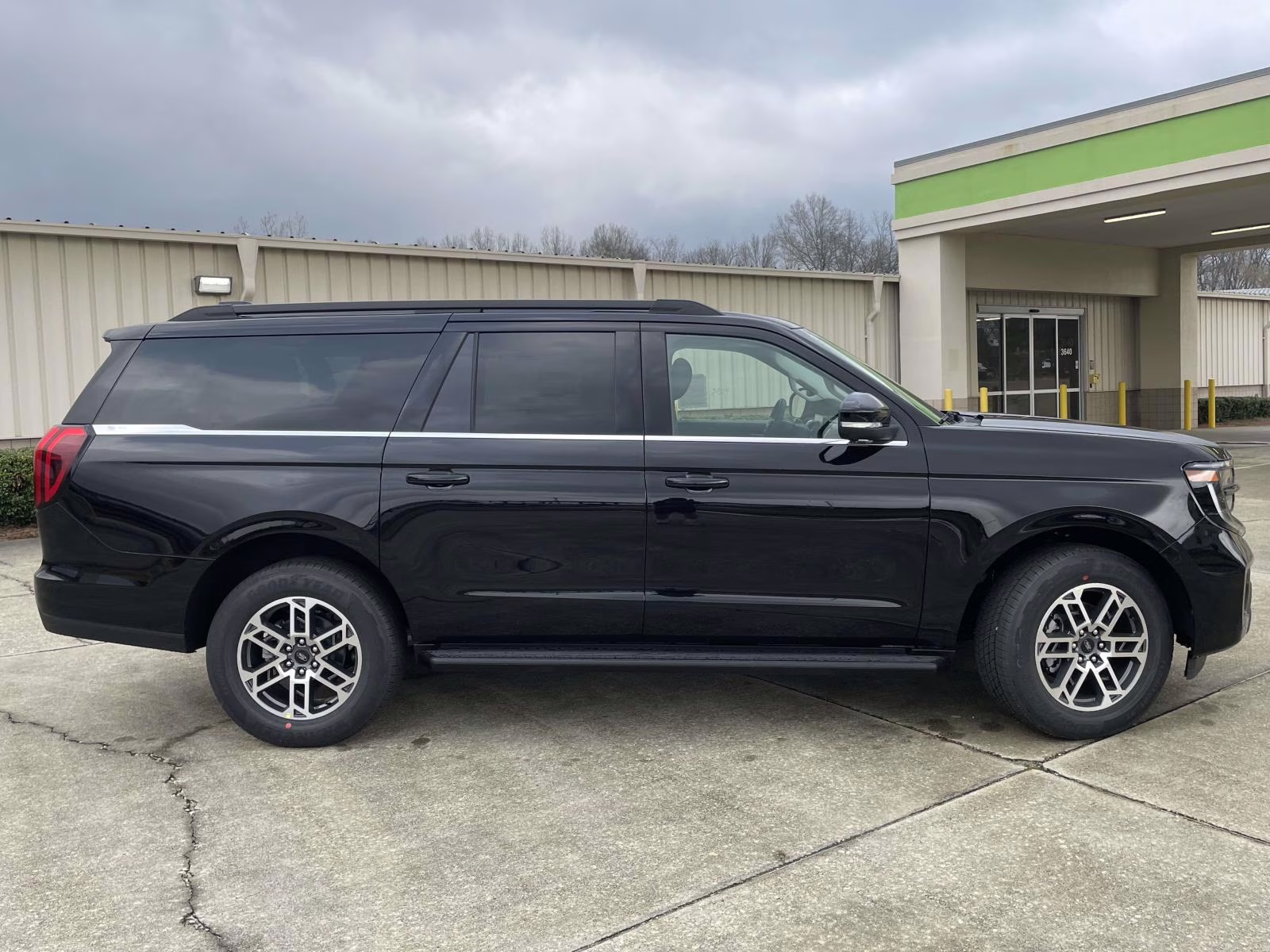2026 Black Metallic Ford Expedition Max Active RWD SUV