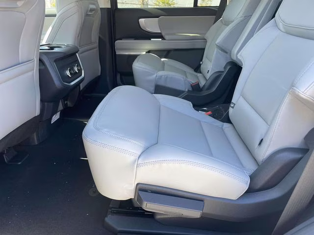 2026 White Metallic Ford Expedition Active RWD SUV