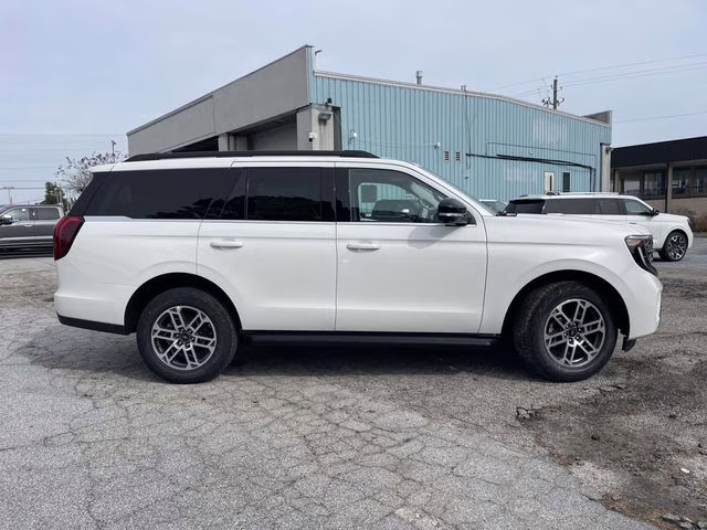 2026 White Metallic Ford Expedition Active 4X4 SUV