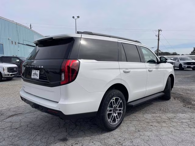 2026 White Metallic Ford Expedition Active 4X4 SUV