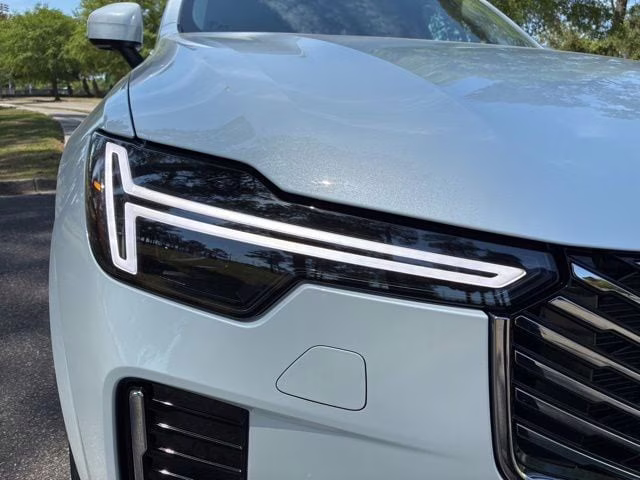 2026 Crystal White Volvo XC90 B5 Core AWD SUV