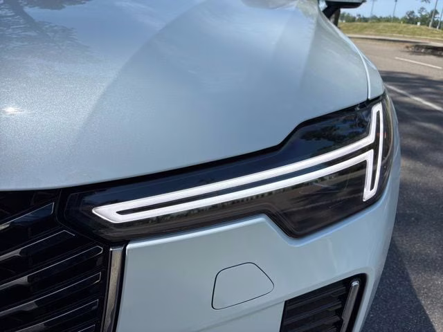 2026 Crystal White Volvo XC90 B5 Core AWD SUV