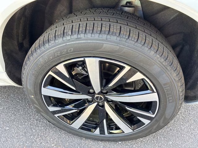 2026 Crystal White Volvo XC90 B5 Core AWD SUV