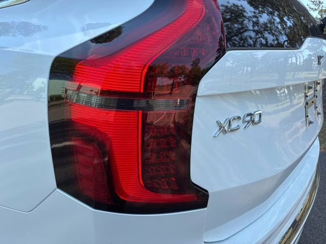 2026 Crystal White Volvo XC90 B5 Core AWD SUV