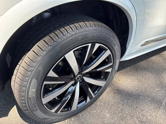2026 Crystal White Volvo XC90 B5 Core AWD SUV