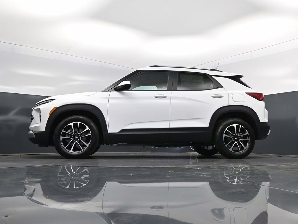 2026 Summit White Chevrolet Trailblazer LT FWD SUV