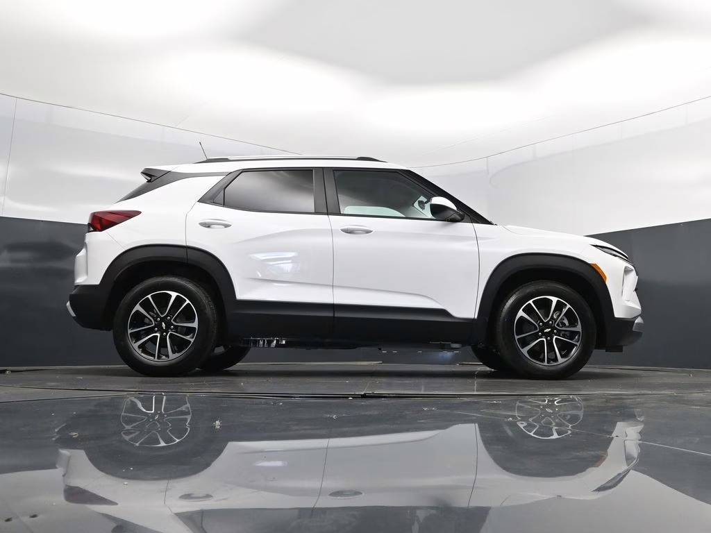 2026 Summit White Chevrolet Trailblazer LT FWD SUV