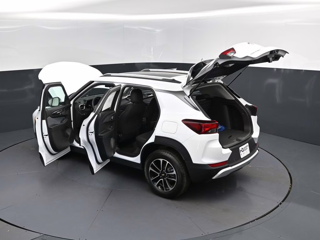 2026 Summit White Chevrolet Trailblazer LT FWD SUV