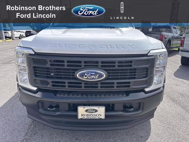 2026 Oxford White Ford Super Duty F-450 DRW XL 4X4 Chassis
