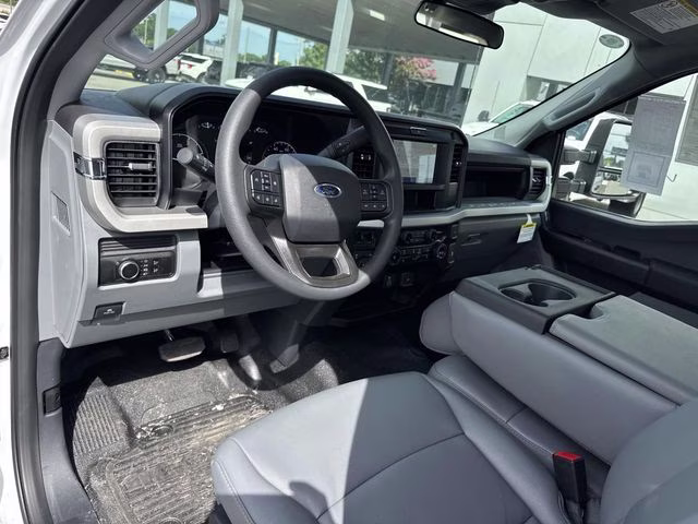 2026 Oxford White Ford Super Duty F-450 DRW XL 4X4 Chassis