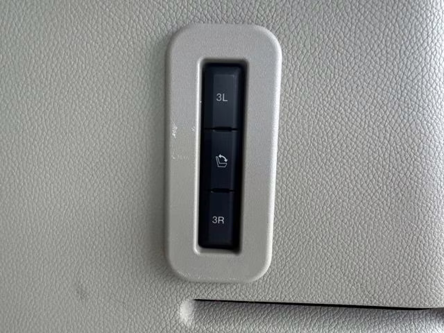 2017 White Platinum Clearcoat Lincoln Navigator L Select RWD SUV