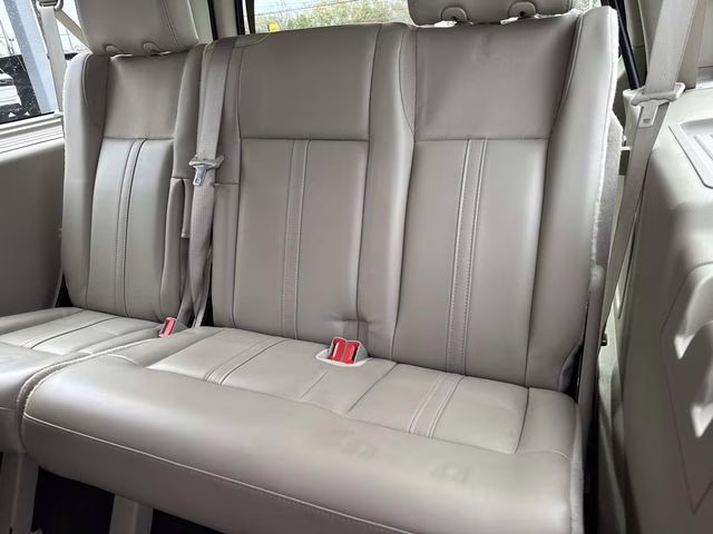 2017 White Platinum Clearcoat Lincoln Navigator L Select RWD SUV