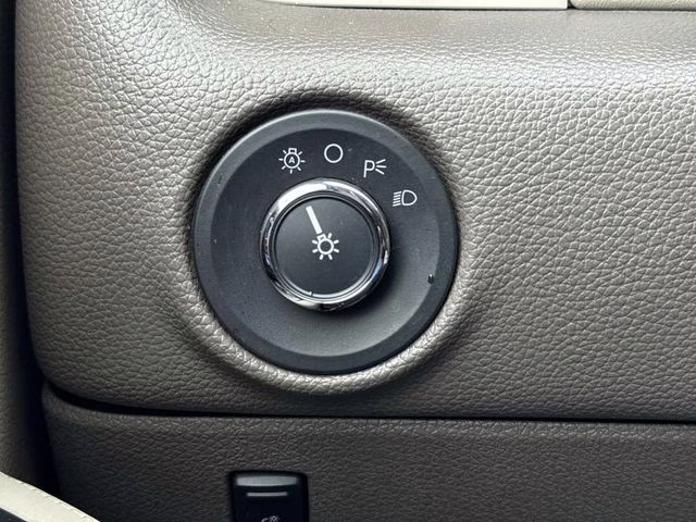 2017 White Platinum Clearcoat Lincoln Navigator L Select RWD SUV