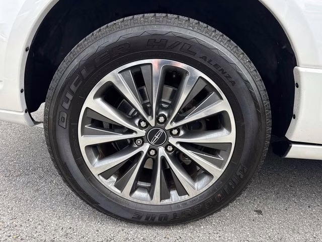 2017 White Platinum Clearcoat Lincoln Navigator L Select RWD SUV