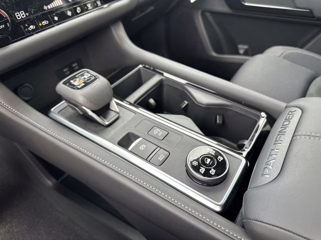 2026 Everest White Pearl Tricoat Nissan Pathfinder SV 4X4 SUV