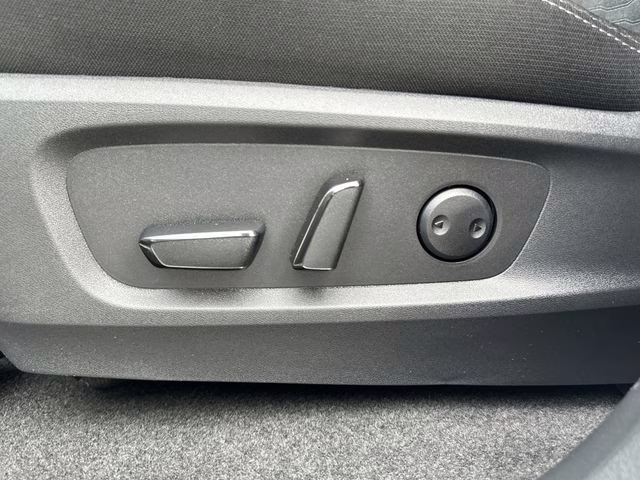 2026 Everest White Pearl Tricoat Nissan Pathfinder SV 4X4 SUV